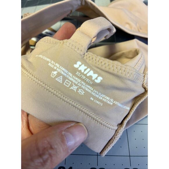 SKIMS NWT Triangle Bralette in Mica Size XS - Picture 6 of 7